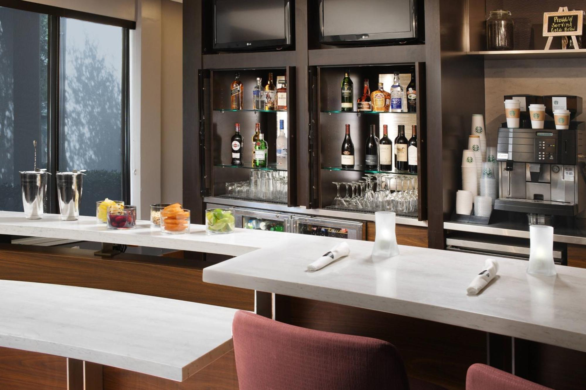 Courtyard Dallas Las Colinas Ирвинг Экстерьер фото