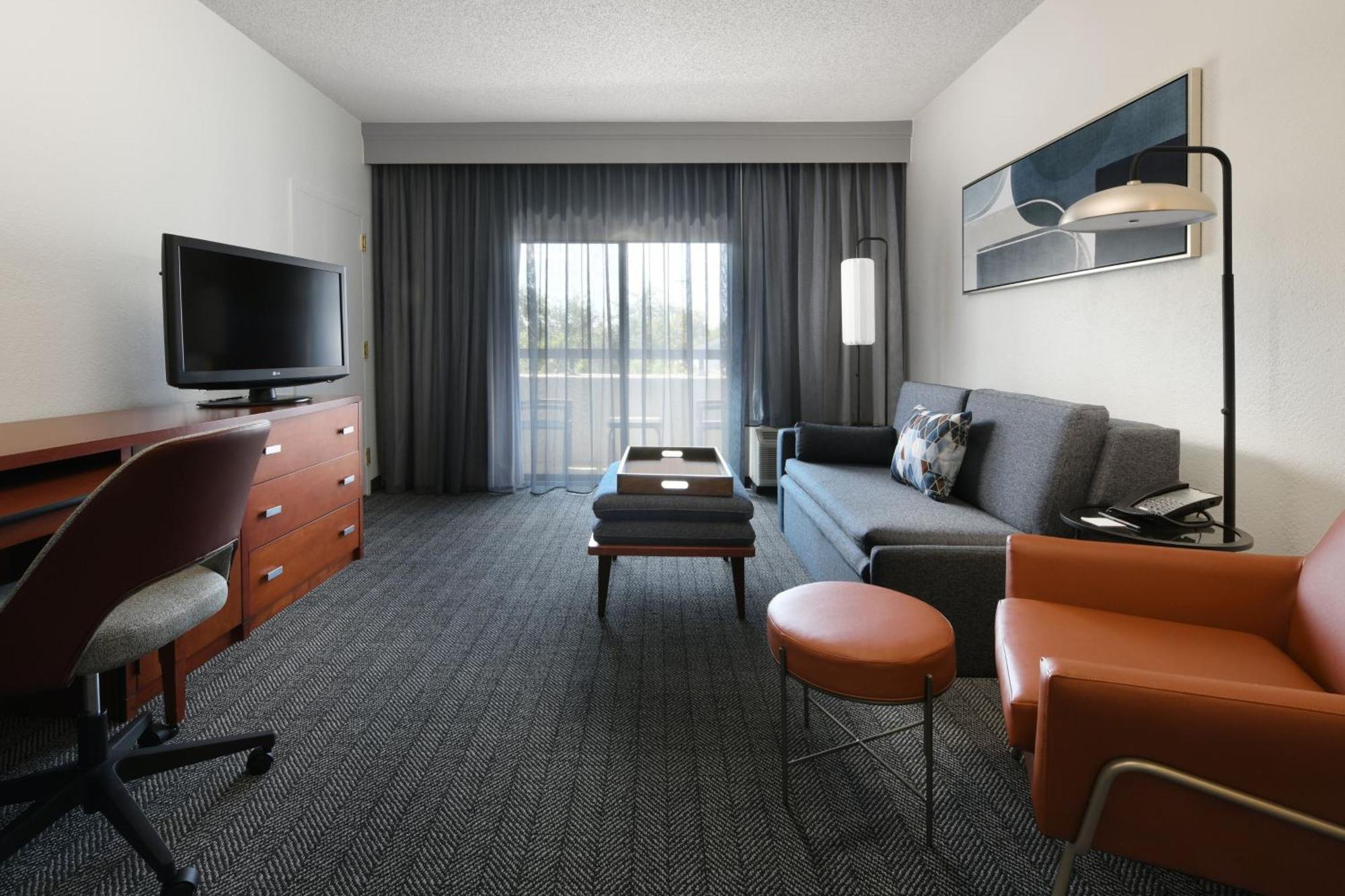 Courtyard Dallas Las Colinas Ирвинг Экстерьер фото