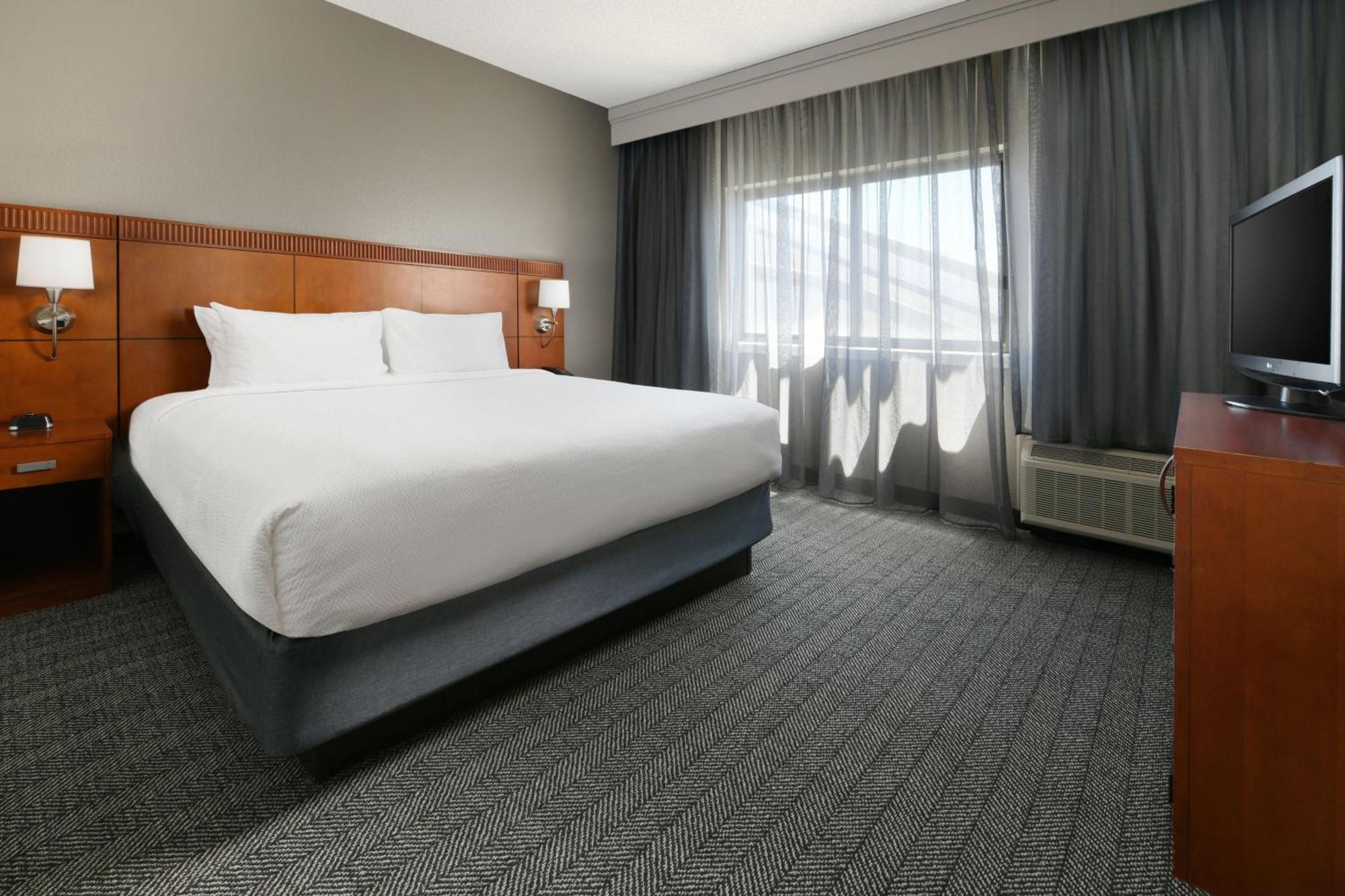 Courtyard Dallas Las Colinas Ирвинг Экстерьер фото