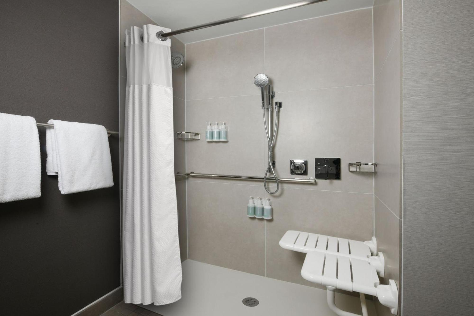Courtyard Dallas Las Colinas Ирвинг Экстерьер фото